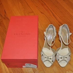 Valentino Garavani Size 6 Cream Women's Heels
